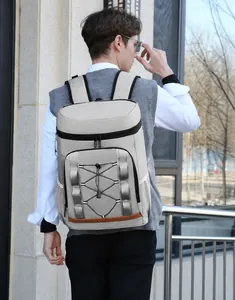 Sac à dos pique-nique isotherme gris clair avec cordon élastique et poches latérales filet