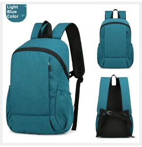 Détails du sac à dos extérieur bleu clair avec sangle de poitrine et tissu texturé