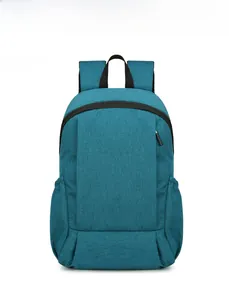 Détail frontal du sac à dos extérieur sarcelle avec tissu haute densité et zip caché