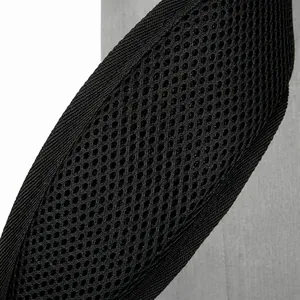 Détail des bretelles en maille respirante avec couche de rembourrage en mousse épaisse