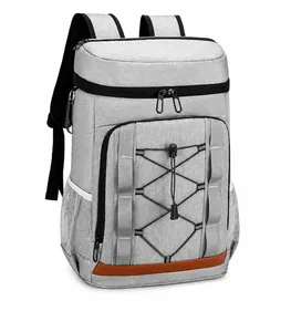 Détail du sac à dos de camping isotherme avec cordon élastique et poche latérale en maille