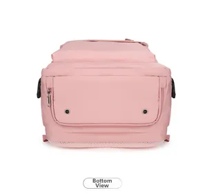 Vue détaillée du bas du sac à dos de voyage rose montrant les trous de ventilation