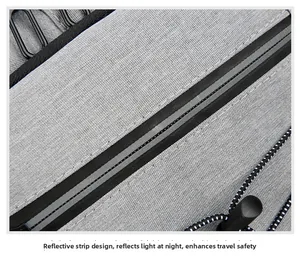Détail du sac isotherme montrant la bande réfléchissante et le tissu gris tissé durable