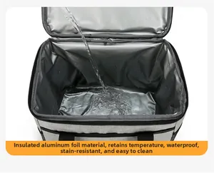 Vue macro de la doublure étanche en aluminium et de l'intérieur antifuite du sac isotherme