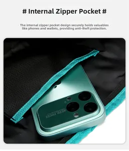 Détail de la poche intérieure zippée antivol sur un sac de voyage pliable en nylon noir