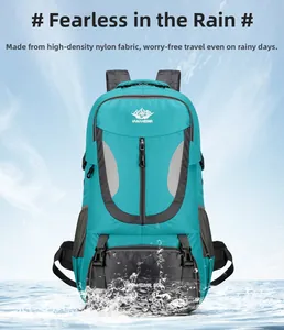 Détail d'un sac à dos de randonnée 60L en nylon haute densité avec protection étanche