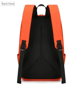 Detailansicht der Rückseite des hellorangen Sportrucksacks mit ergonomischen Tragegurten
