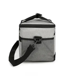 Vue latérale du sac isotherme gris avec poche en filet et bandoulière réglable amovible