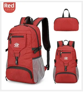 Détails du sac à dos de randonnée rouge avec bretelles alvéolées et sac accessoire