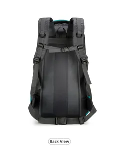 Détail du panneau arrière en mesh respirant et des bretelles ergonomiques du sac à dos de 60L