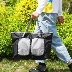 Grand sac de voyage pliable noir et gris pour le sport et les activités de plein air