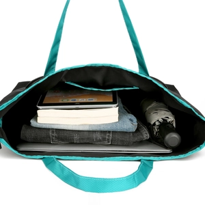 Grand sac fourre-tout pliable bleu canard montrant l'espace pour ordinateur et voyage