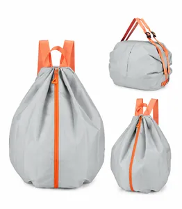Drei Ansichten eines faltbaren grauen Waben-Rucksacks mit orangefarbenen Reißverschlüssen