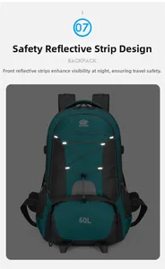 Detailansicht des 60L Wanderrucksacks mit gut sichtbaren Sicherheits-Reflexstreifen