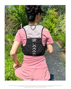 Gilet de course léger et respirant avec mesh blanc et détail du logo réfléchissant