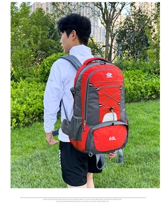 Outdoor 60L wasserdichter roter Wanderrucksack mit Reflektorstreifen und Ergogurt