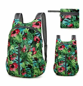 Opvouwbare waterbestendige rugzak met groene bladeren print en compact opbergetui met rits