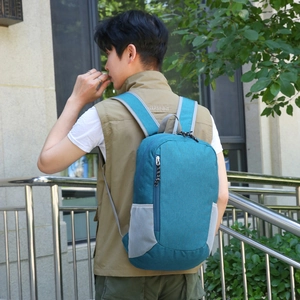 Sac à dos extérieur pliable et étanche bleu lac à grande capacité pour la randonnée