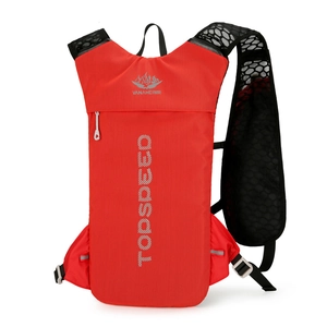 Gilet d'hydratation rouge léger pour le trail running et la randonnée avec bandes réfléchissantes
