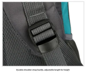 Details der verstellbaren Schnalle und des atmungsaktiven Netz-Schultergurts am Rucksack