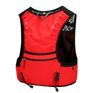 Gilet da corsa rosso leggero e traspirante con strisce riflettenti per maratona