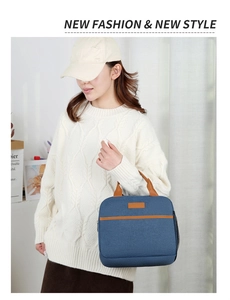 Bolsa térmica azul de tela Oxford con asas marrones y bolsillo lateral de red