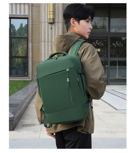 Mochila de negocios verde oscuro con correas acolchadas y varios compartimentos de viaje