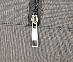 Detail of sturdy silver metal zipper on gray cross-weave oxford insulated lunch bag