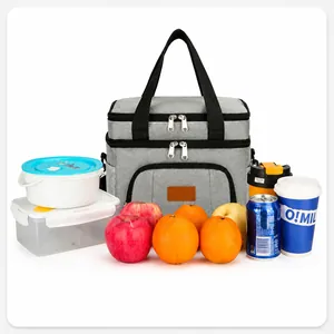 Zweistöckige Isoliertasche mit Obst und Getränken zur Darstellung des Volumens
