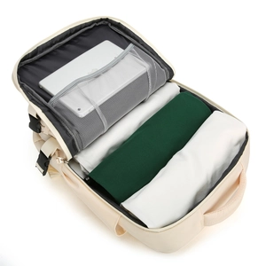 Mochila de viaje beige de gran capacidad con compartimentos organizados para ropa y gadgets