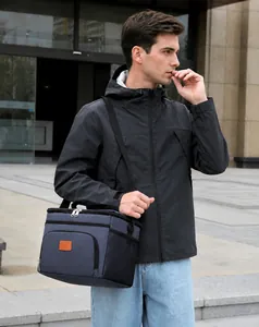 Detail der grauen Isoliertasche mit seitlicher Netztasche und verstellbarem Schultergurt