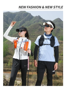 Détail de gilet d'hydratation avec boucles réglables et tissu léger pour la randonnée