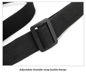 Detail eines verstellbaren schwarzen Nylon-Schultergurts mit Kunststoffschnalle für Kühltaschen