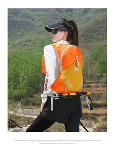 Sac à dos d'hydratation extérieur orange vif avec bandes réfléchissantes pour la randonnée