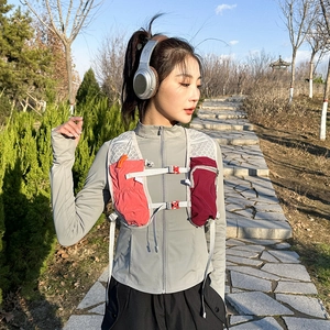 Breathable running vest hydration pack for marathons with adjustable chest straps