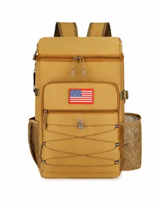 Vista frontale zaino termico kaki con patch bandiera USA e tasche laterali a rete