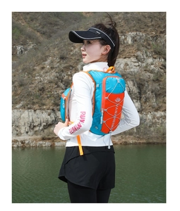 Outdoor hydration vest for marathon running with blue-orange design and adjustable ropes