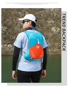 Sac à dos de sport extérieur bleu et orange avec logo et bandes réfléchissantes de sécurité