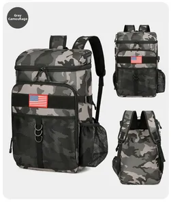 Vista a tre angoli dello zaino termico mimetico grigio con toppa bandiera americana