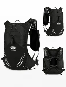 Mise en page trois vues du sac à dos d'hydratation noir avec filet respirant et bandes réfléchissantes
