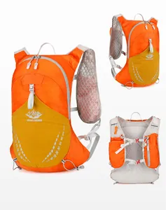 Détails du gilet d'hydratation orange avec maille respirante et bandes réfléchissantes
