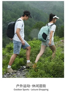 Mochilas de senderismo ligeras y resistentes al agua en colores negro y verde menta