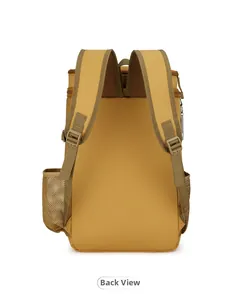 Spallacci ergonomici in mesh traspirante sullo zaino termico giallo senape da esterno