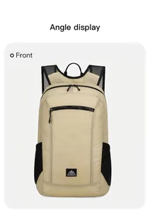 Vista frontale dello zaino sportivo beige con tasche laterali a rete e doppi scomparti