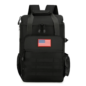 Schwarzer isolierter taktischer Picknick-Rucksack mit Molle-System und US-Flaggen-Patch