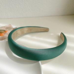 Minimalistischer dunkelgrüner dicker Schwamm Haarreif mit Satin-Finish für einen Top-Look