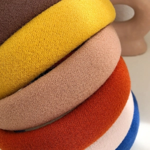 Bunte gepolsterte Samt-Haarreifen in verschiedenen Vintage-Farben für Damen