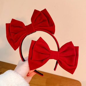 Paire de pinces à cheveux à nœuds en velours rouge festif au design élégant