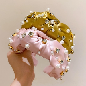 Geknotete Satin-Stirnbänder mit Perlen und Steinen in Rosa und Goldenem Olivgrün