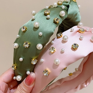 Elegante breite geknotete Haarreifen in Grün und Rosa mit Perlen und Strasssteinen